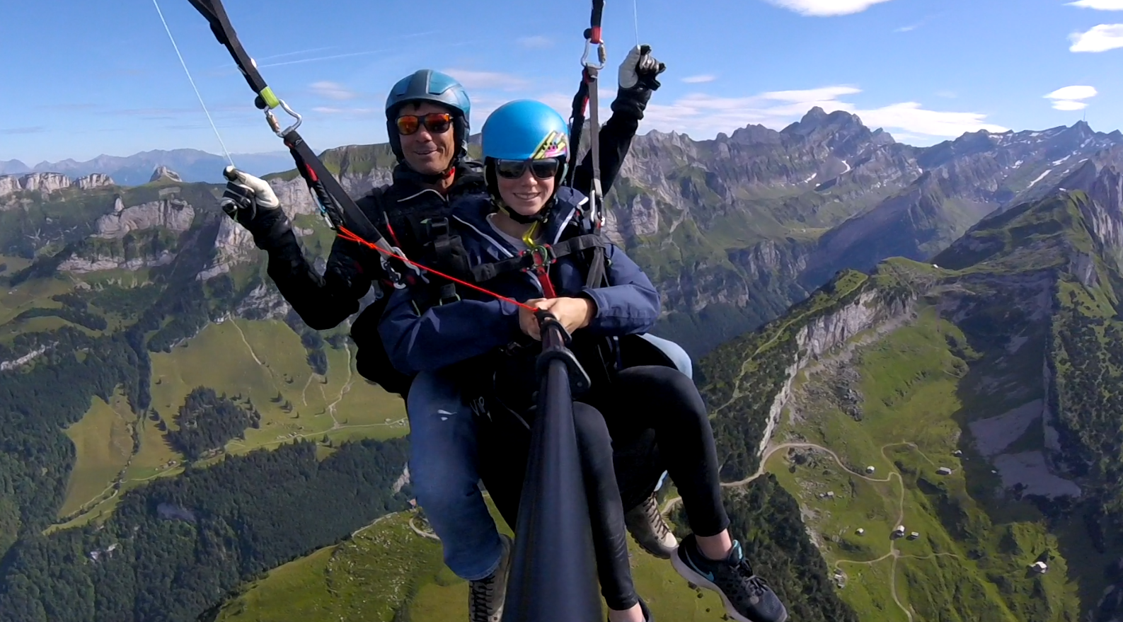 Gleitschirm Tandemflug über dem Alpstein Gleitschirm Tandemflug über dem Alpstein